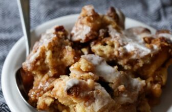 TikTok Cinnamon Roll Dump Cake
